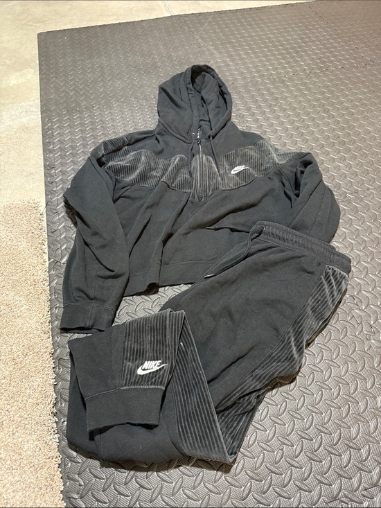 Nike Tops - Nike Women's Heritage velour tracksuit half-zip crop hoodie/matching jogger L/XL